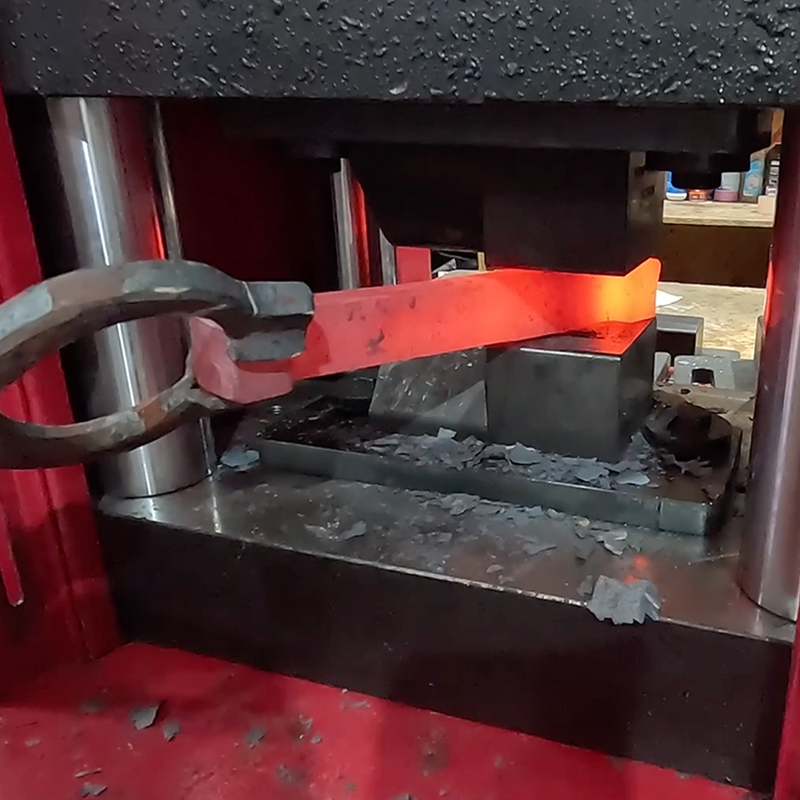 Nargesa Smeedmachine PC16 voor heet smeden